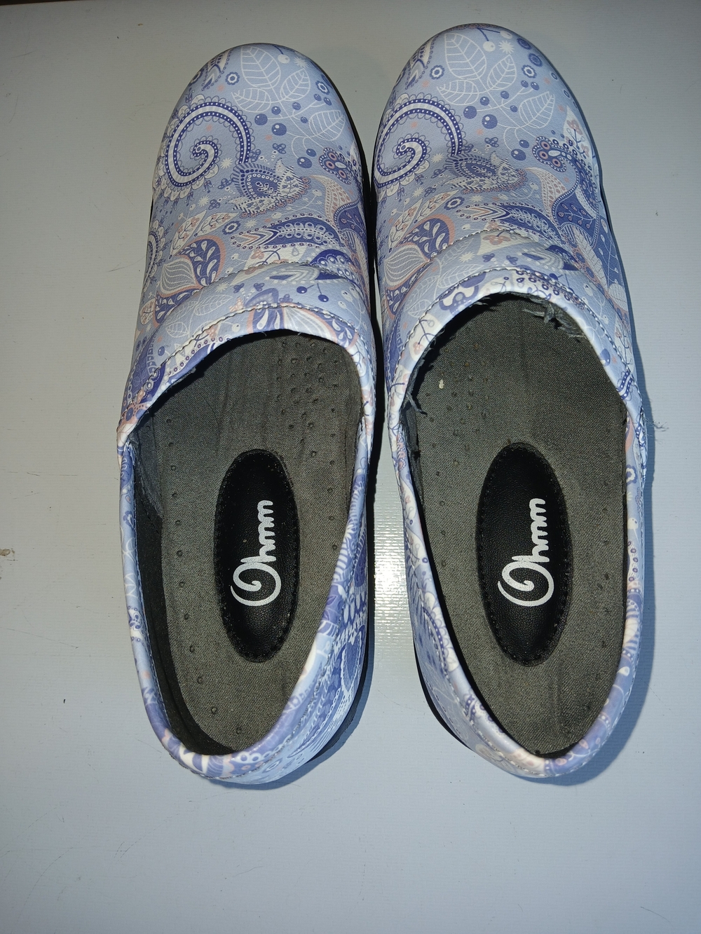 Ohmm Women's Blue Paisley Medical Wear Clogs Size 7.5 Slip On Great Condition